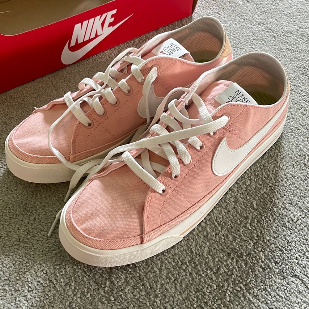 Brand new Nike court legacy